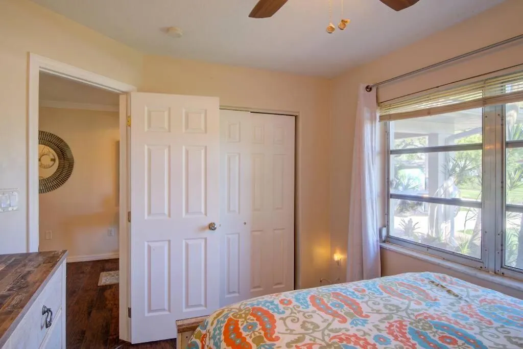 Close To Siesta Key, Shopping, Restaurants & More! Apartment *