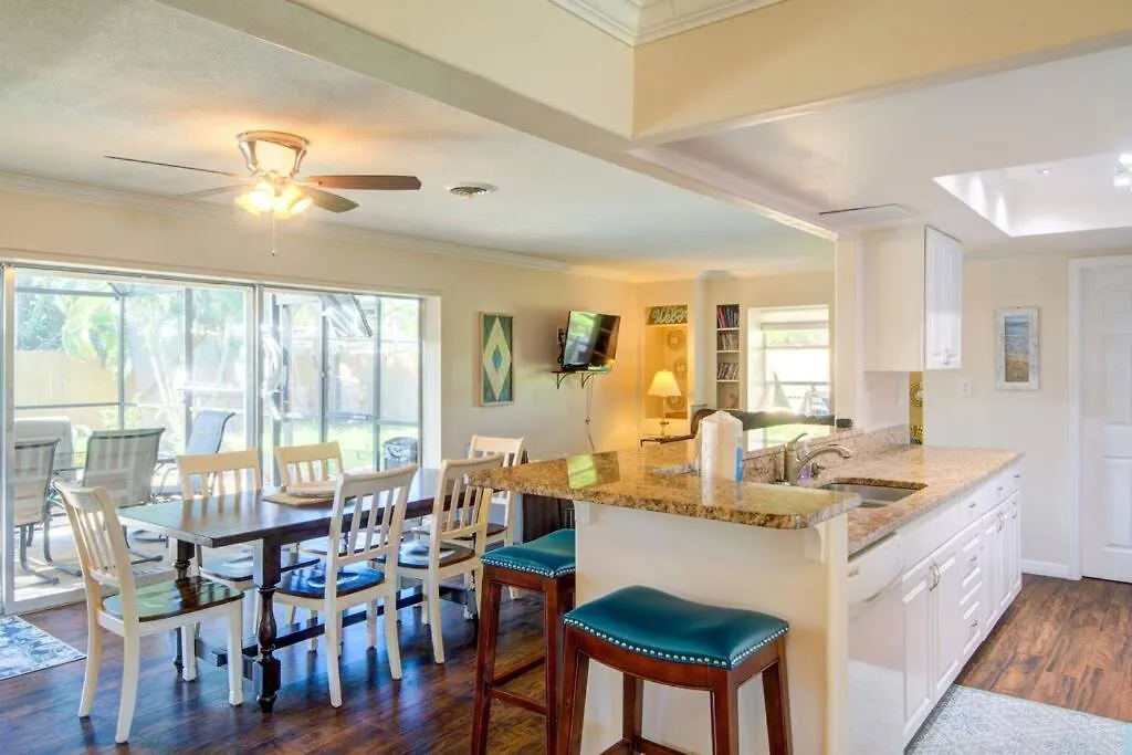 Close To Siesta Key, Shopping, Restaurants & More! Apartment Sarasota