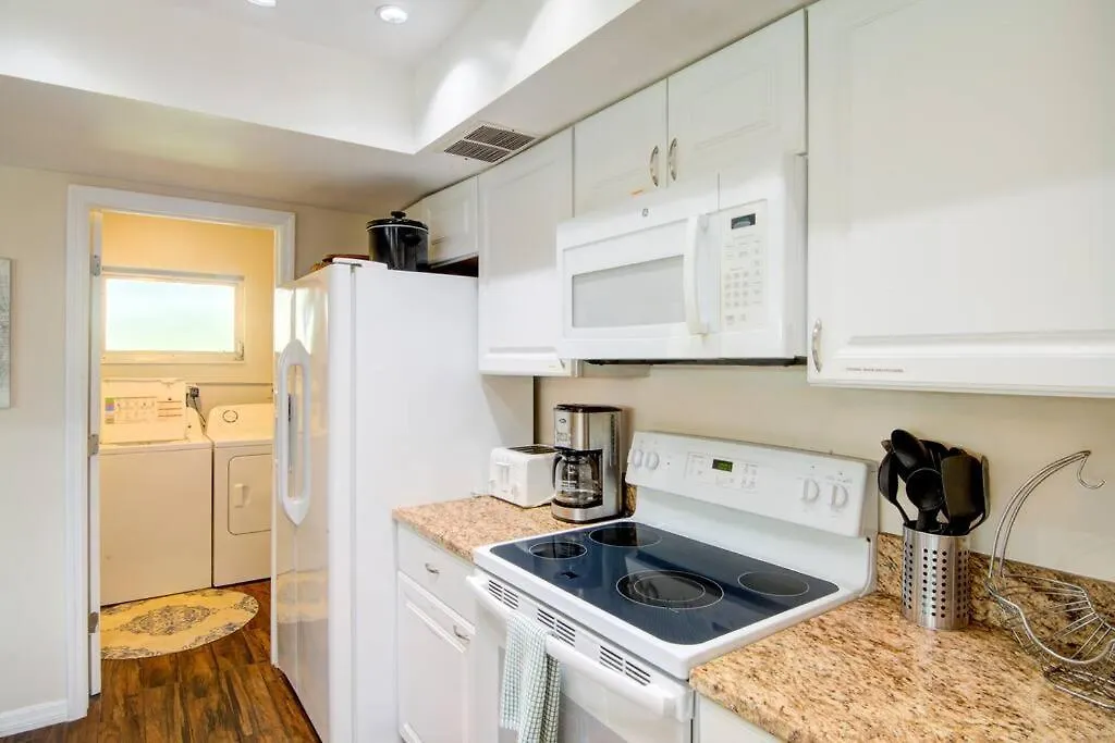 Close To Siesta Key, Shopping, Restaurants & More! Apartment