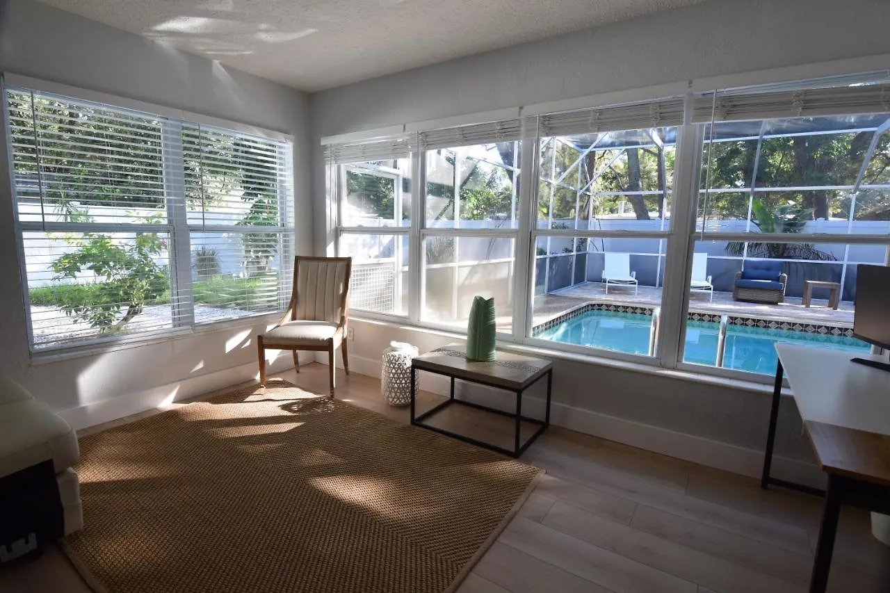Holiday home 4bd/3bth Renovation With Heated Pool Near Downtown