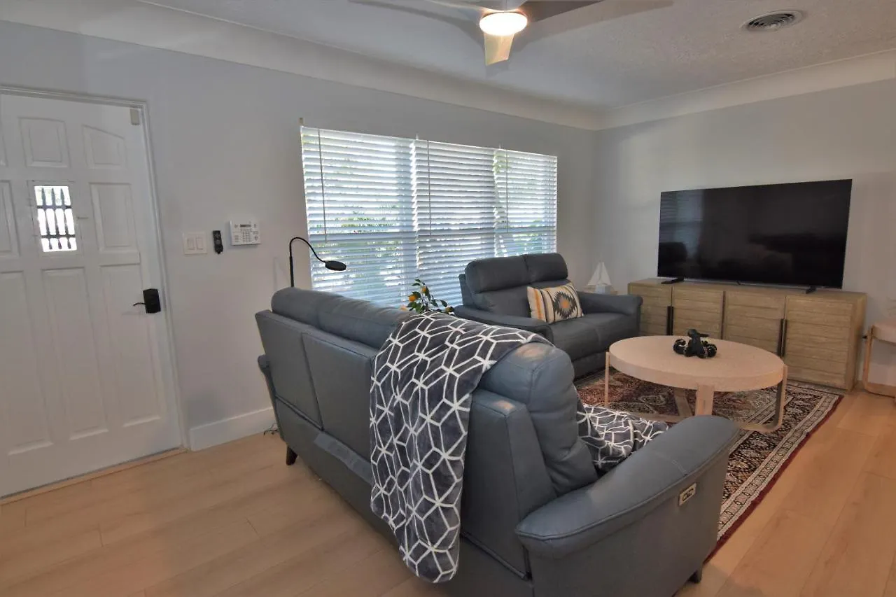 4bd/3bth Renovation With Heated Pool Near Downtown Holiday home