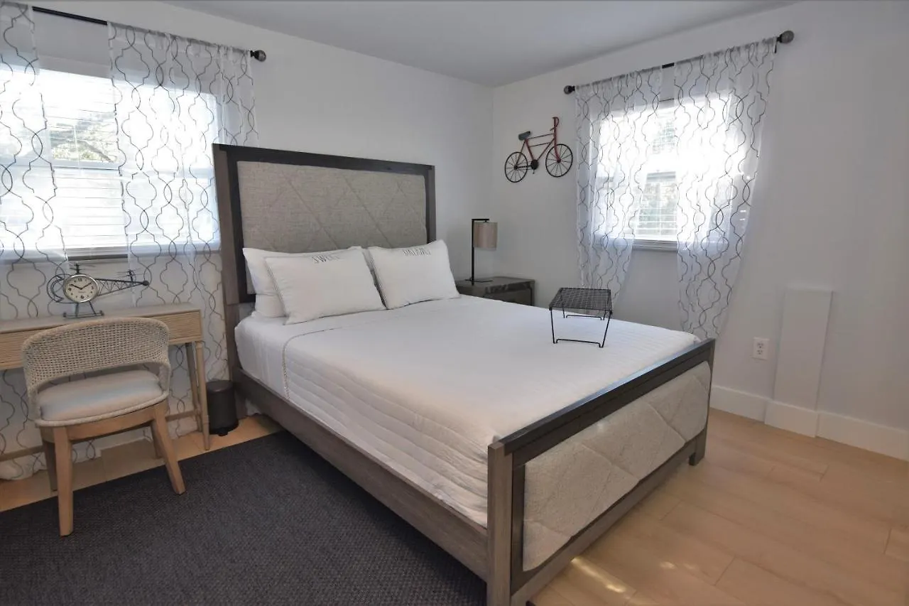 4bd/3bth Renovation With Heated Pool Near Downtown Holiday home