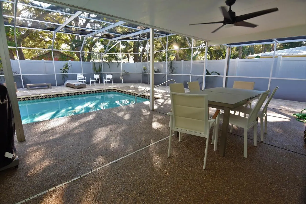 Holiday home 4bd/3bth Renovation With Heated Pool Near Downtown
