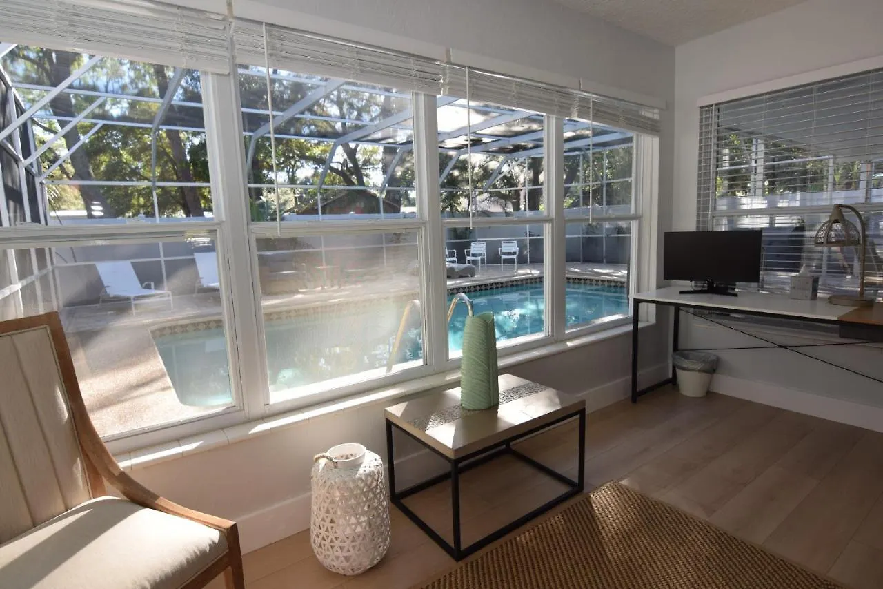 Holiday home 4bd/3bth Renovation With Heated Pool Near Downtown