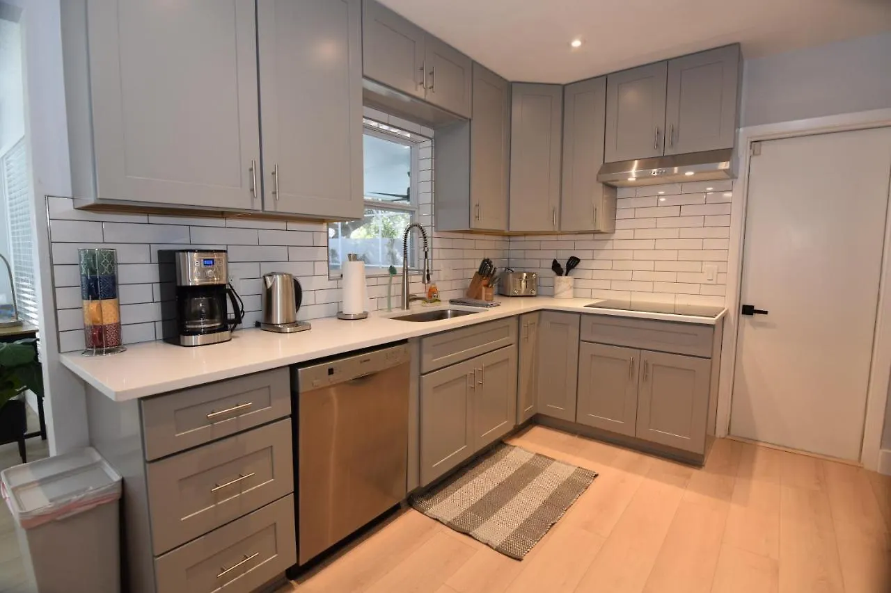 4bd/3bth Renovation With Heated Pool Near Downtown Sarasota