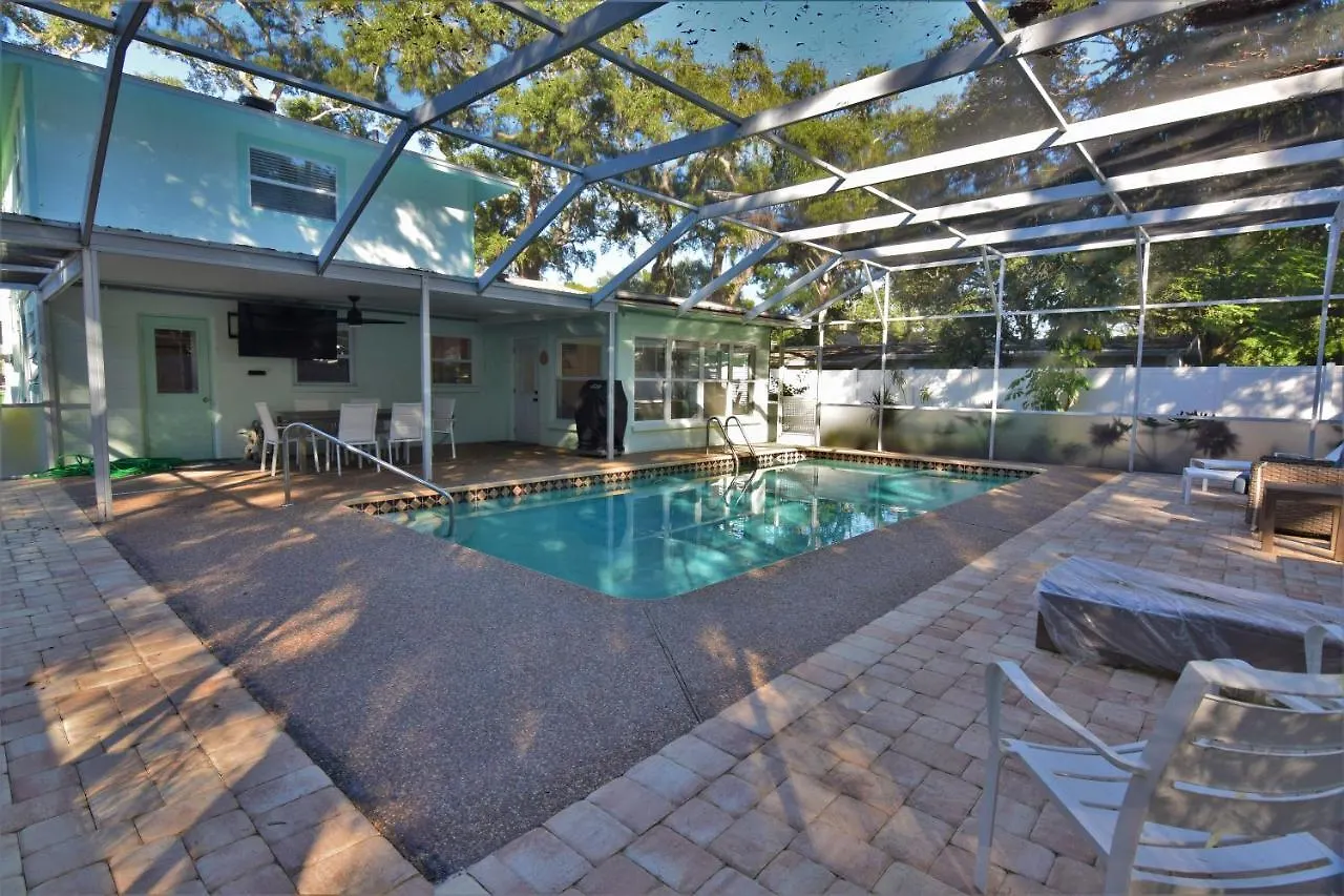 4bd/3bth Renovation With Heated Pool Near Downtown Sarasota