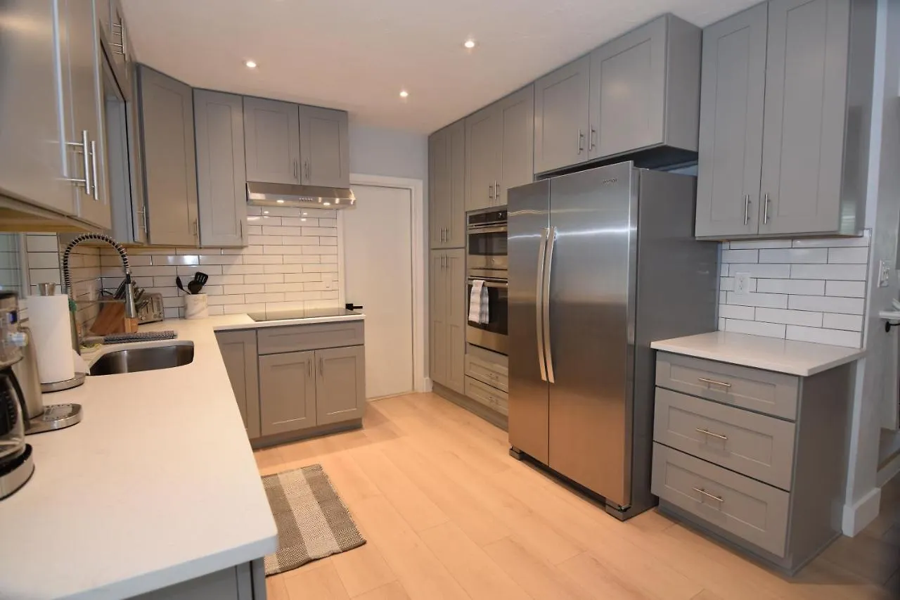 Holiday home 4bd/3bth Renovation With Heated Pool Near Downtown