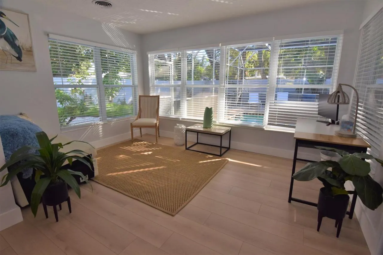 Holiday home 4bd/3bth Renovation With Heated Pool Near Downtown *