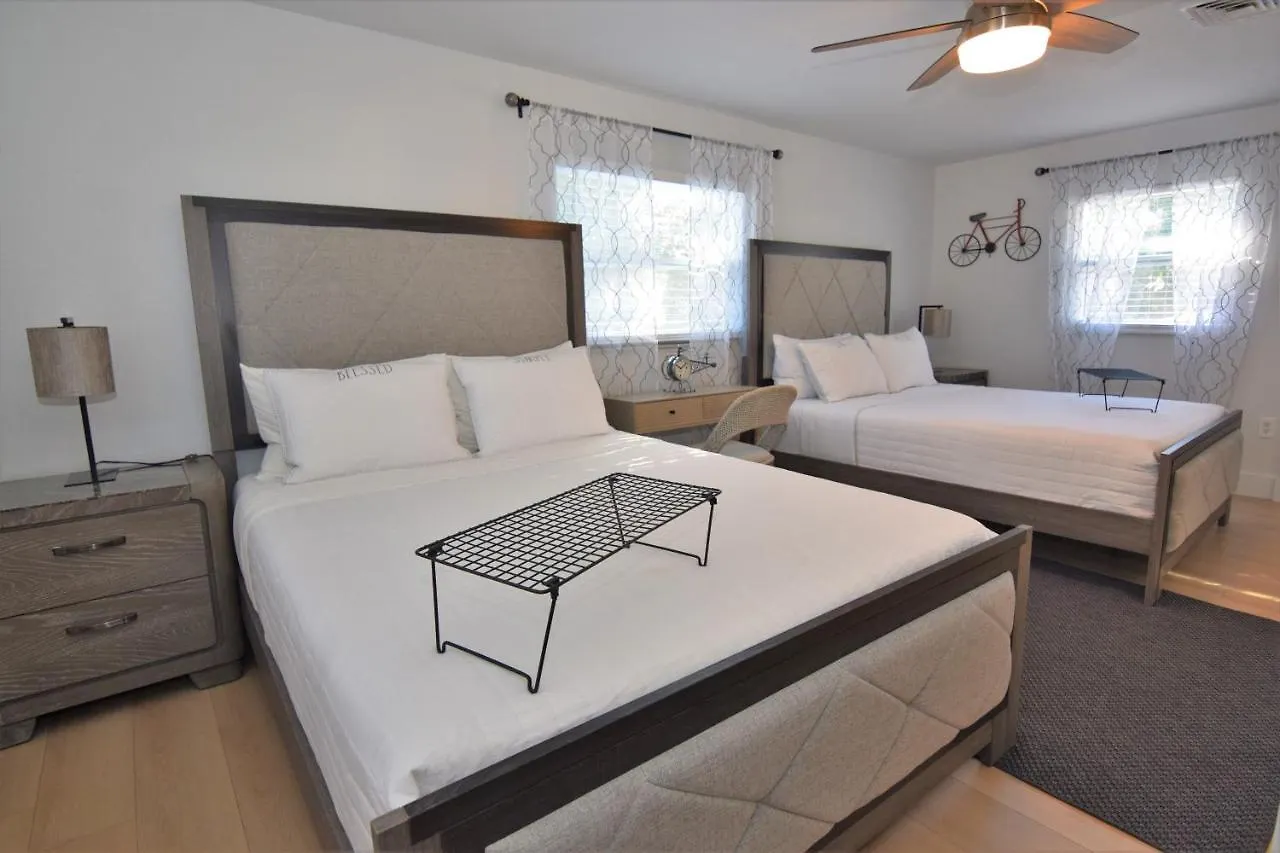 4bd/3bth Renovation With Heated Pool Near Downtown Sarasota