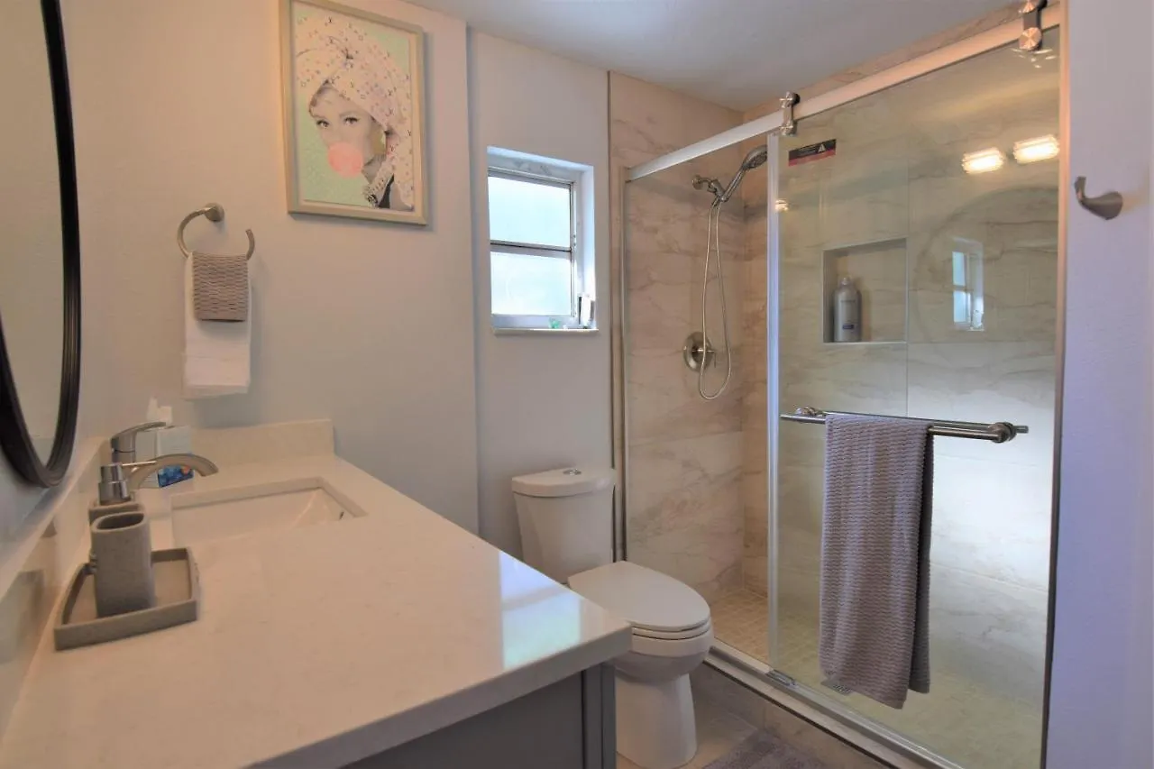 4bd/3bth Renovation With Heated Pool Near Downtown Holiday home