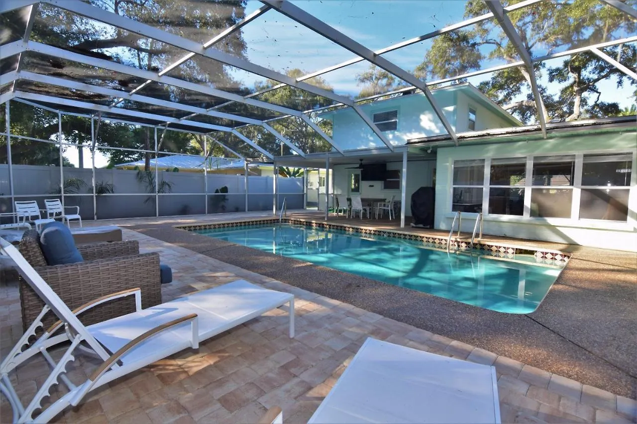 Holiday home 4bd/3bth Renovation With Heated Pool Near Downtown *