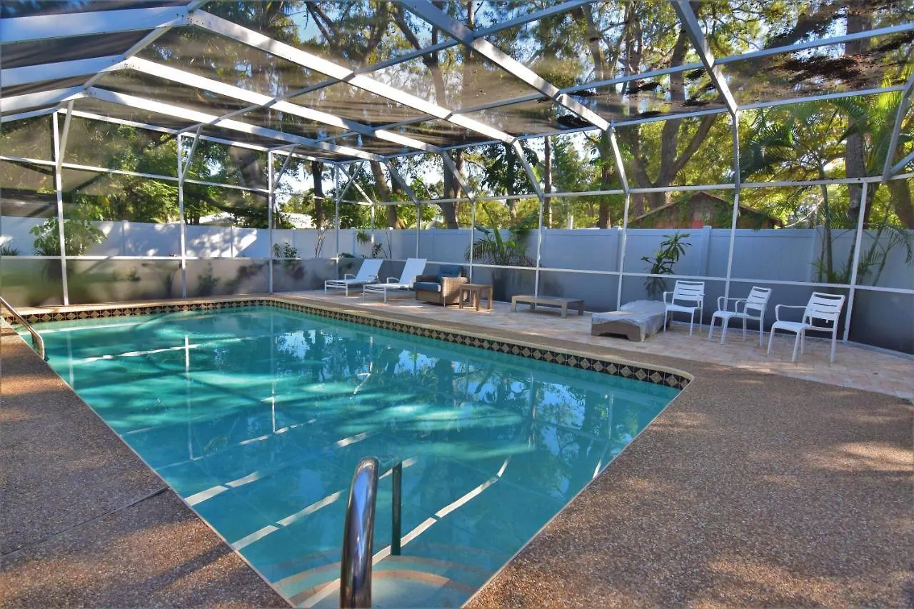 4bd/3bth Renovation With Heated Pool Near Downtown Holiday home Sarasota