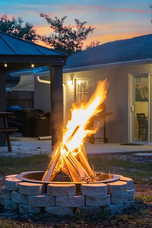 Modern 3 Bed House - Minutes To Downtown & Siesta Key - Pet Friendly