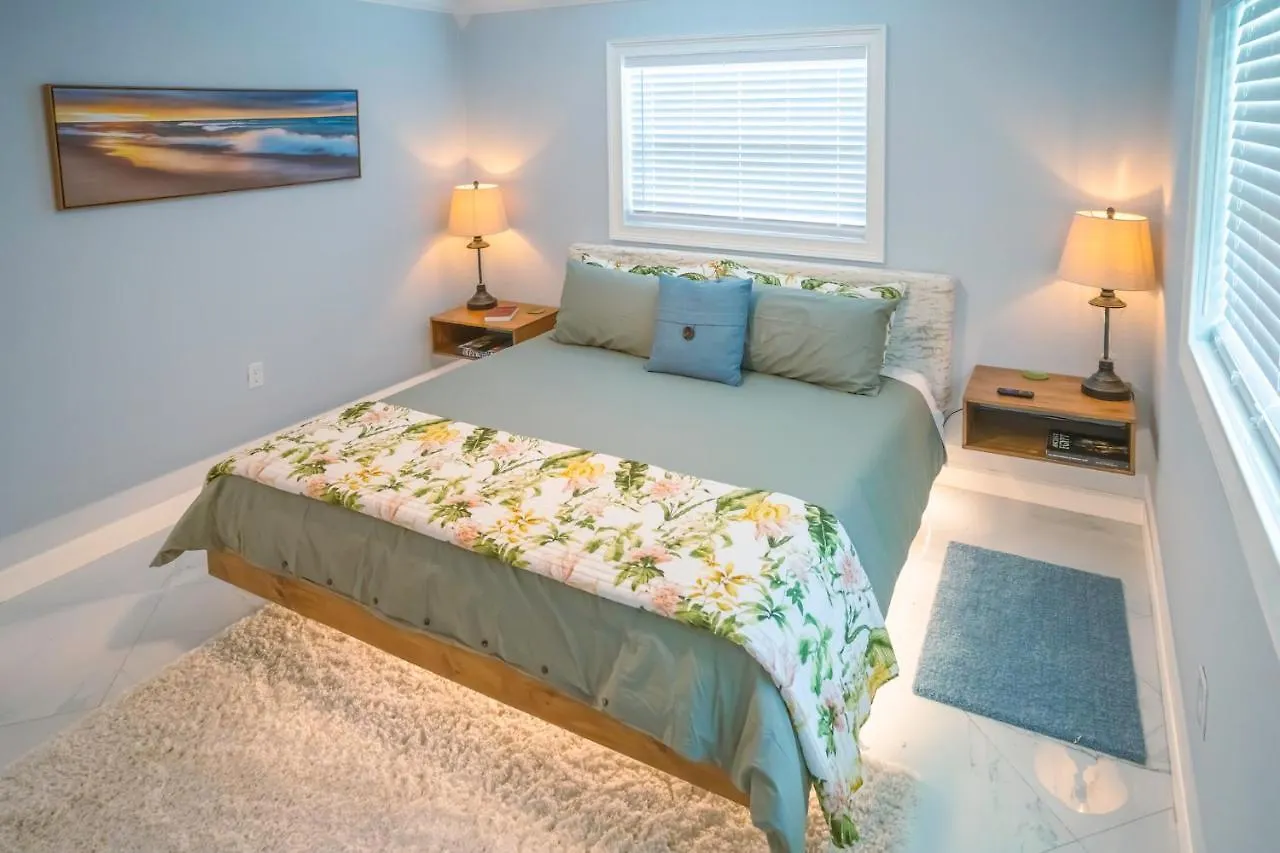Modern 3 Bed House - Minutes To Downtown & Siesta Key - Pet Friendly Holiday home