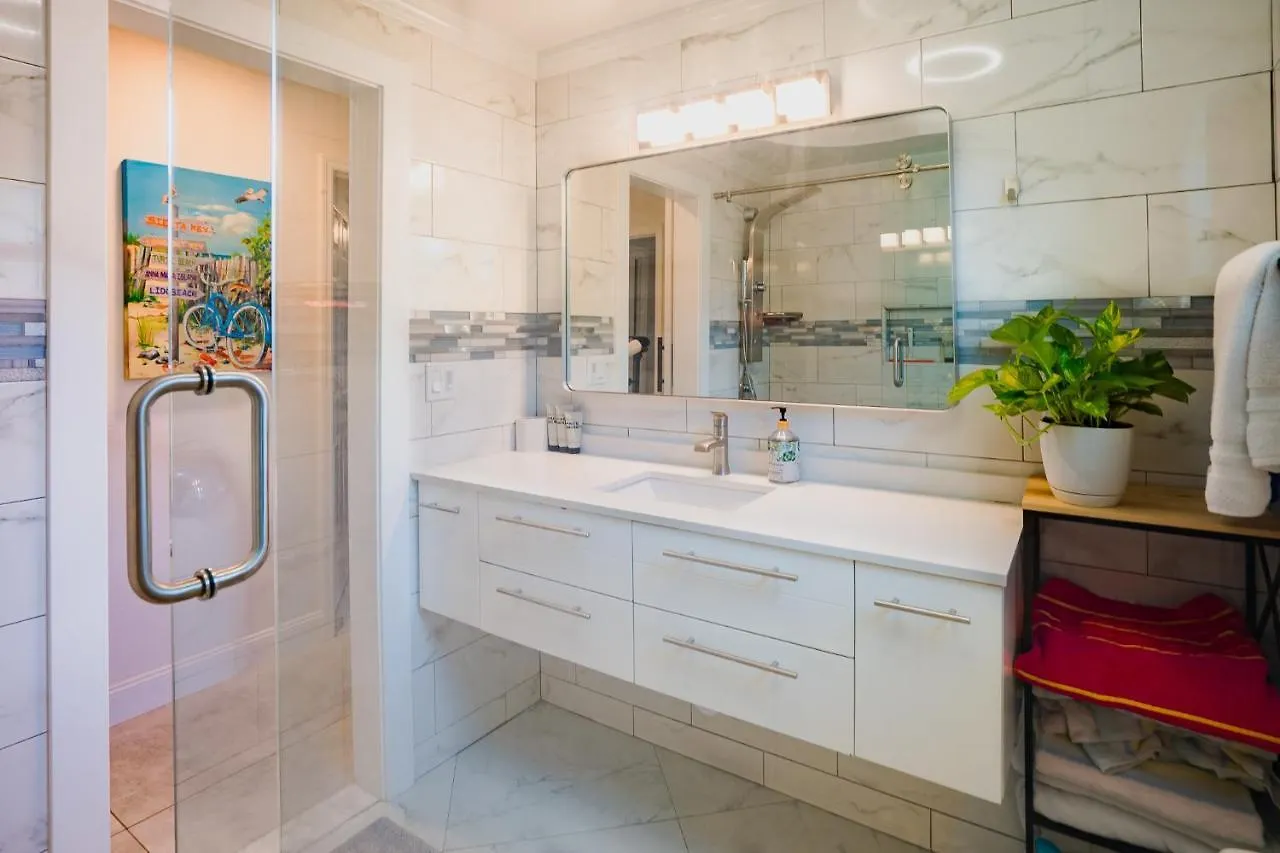 Holiday home Modern 3 Bed House - Minutes To Downtown & Siesta Key - Pet Friendly Sarasota