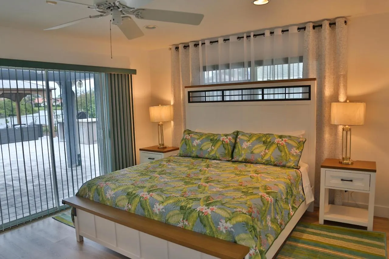 Lakefront Getaway In Sunny Florida With Heated Pool Villa Sarasota