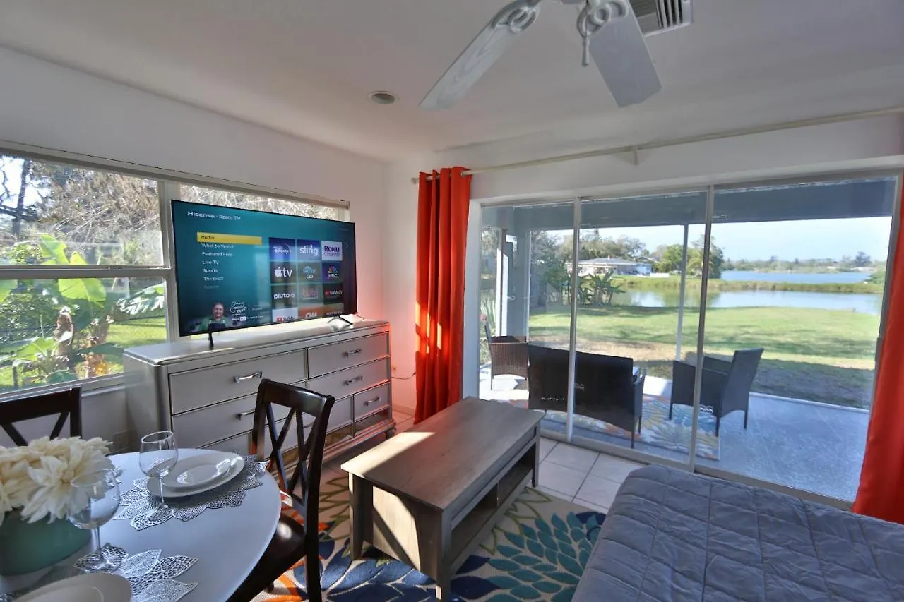 Lakefront Getaway In Sunny Florida With Heated Pool Villa