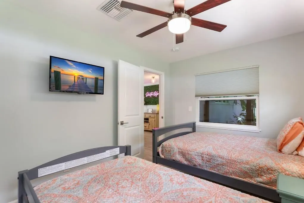 Updated Pool Home, Near Siesta Key *