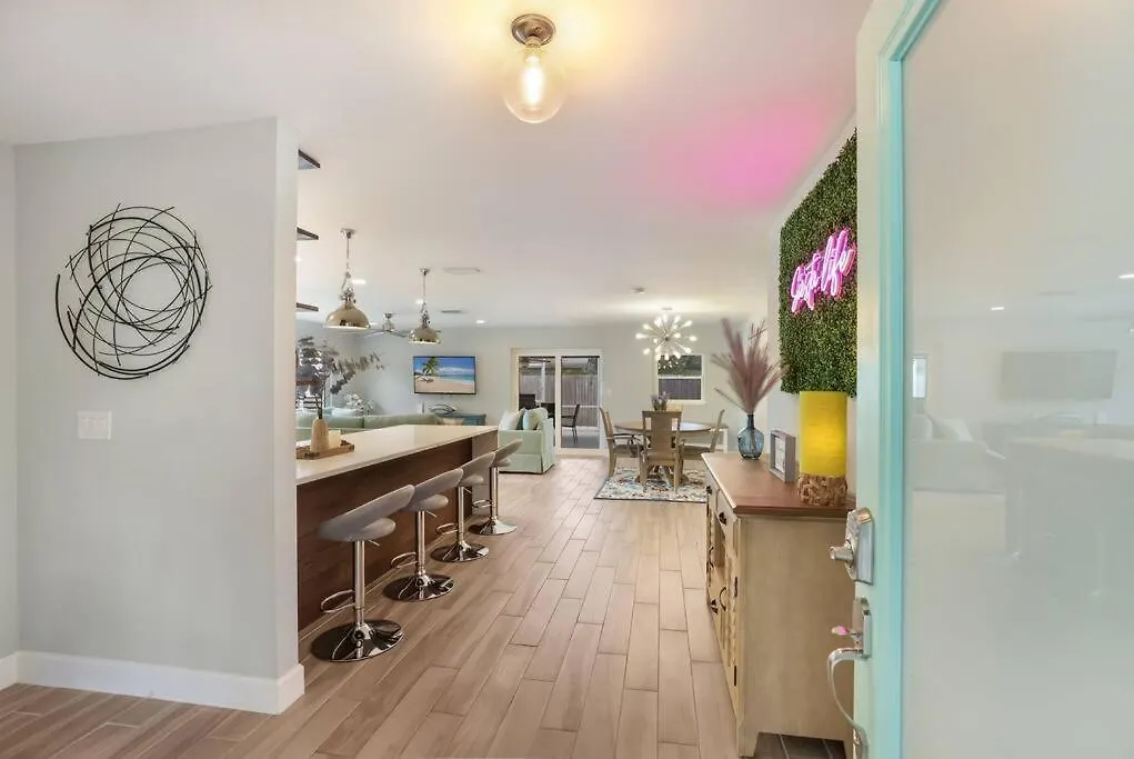 Updated Pool Home, Near Siesta Key Sarasota