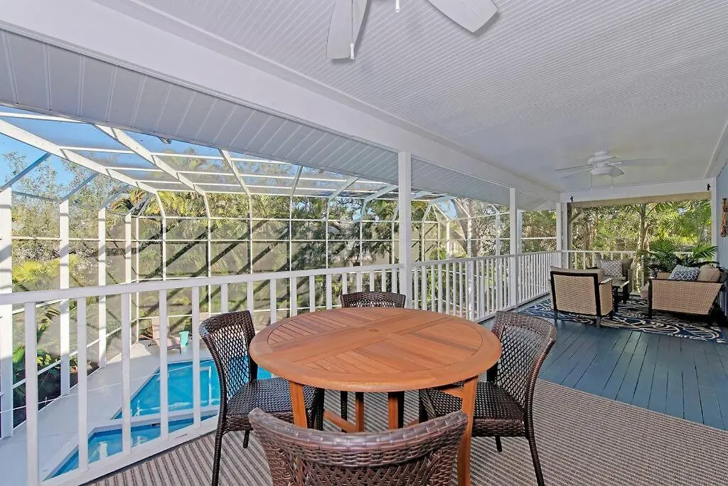 Family Friendly With Large Pool Holiday home *