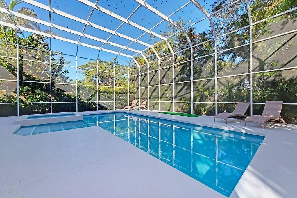 Family Friendly With Large Pool Holiday home *