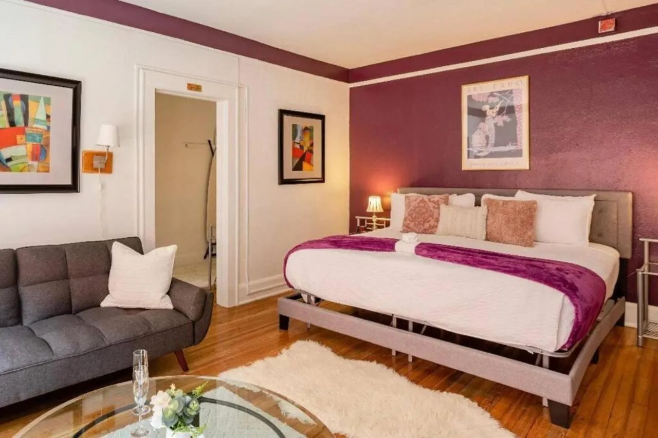 King Bed Walk To Downtown Apartment Sarasota
