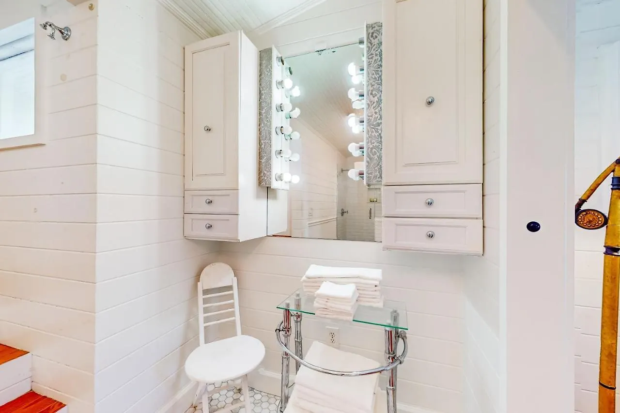 Escape By The Sea Holiday home