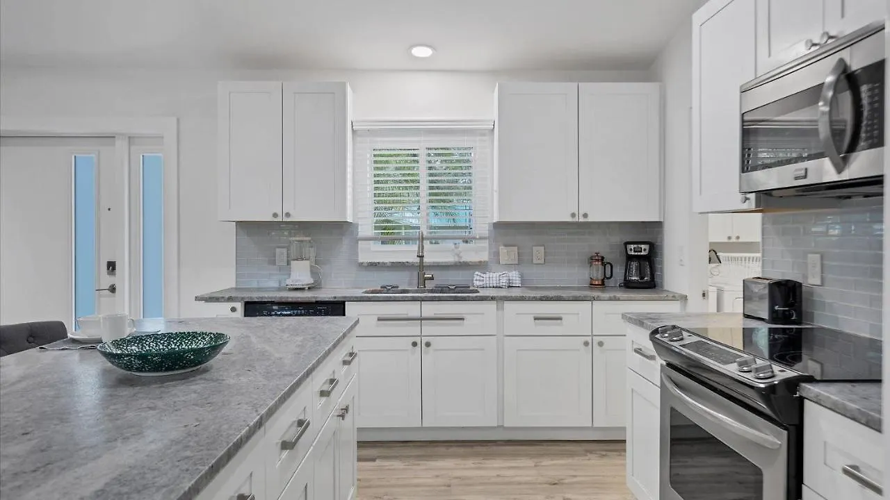 Siesta Key - 3 Bed 3 Baths Villa