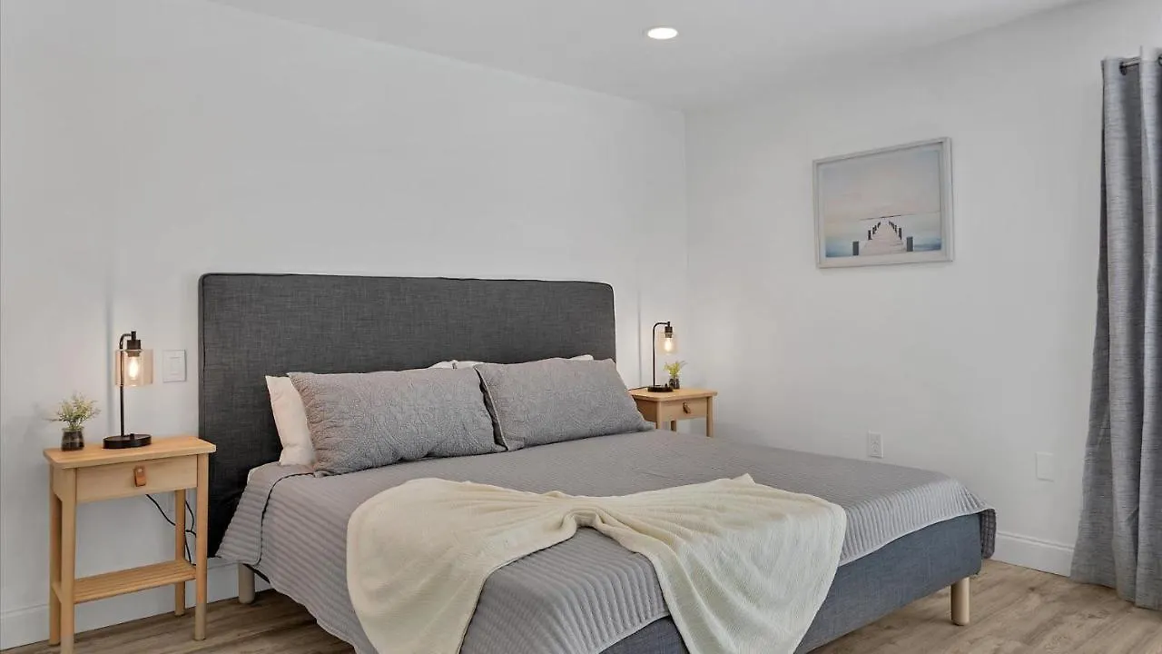Siesta Key - 3 Bed 3 Baths *