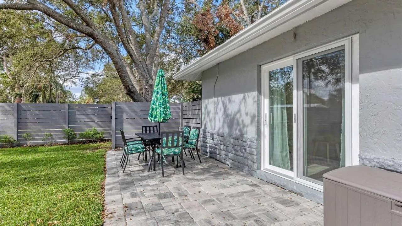 Siesta Key - 3 Bed 3 Baths Villa