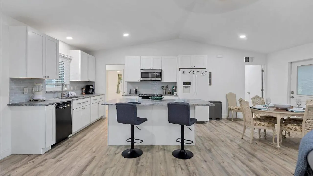 Siesta Key - 3 Bed 3 Baths