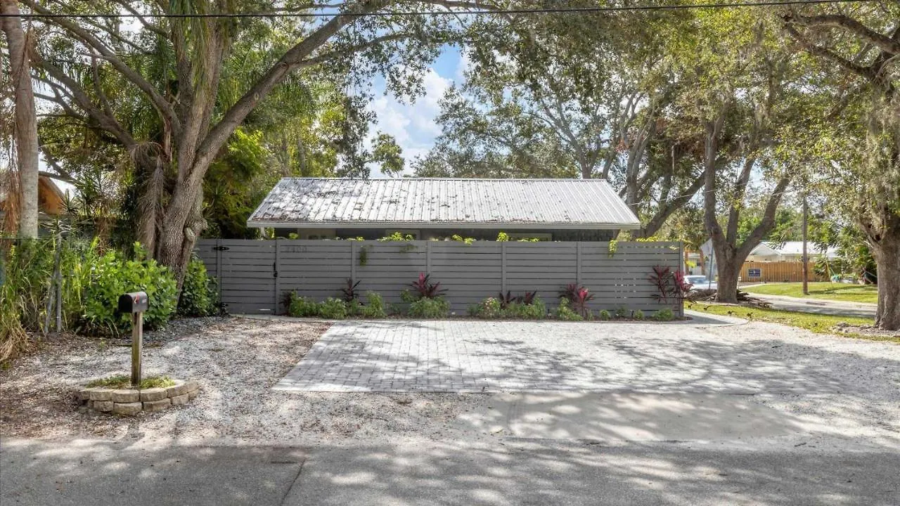 Siesta Key - 3 Bed 3 Baths Villa *