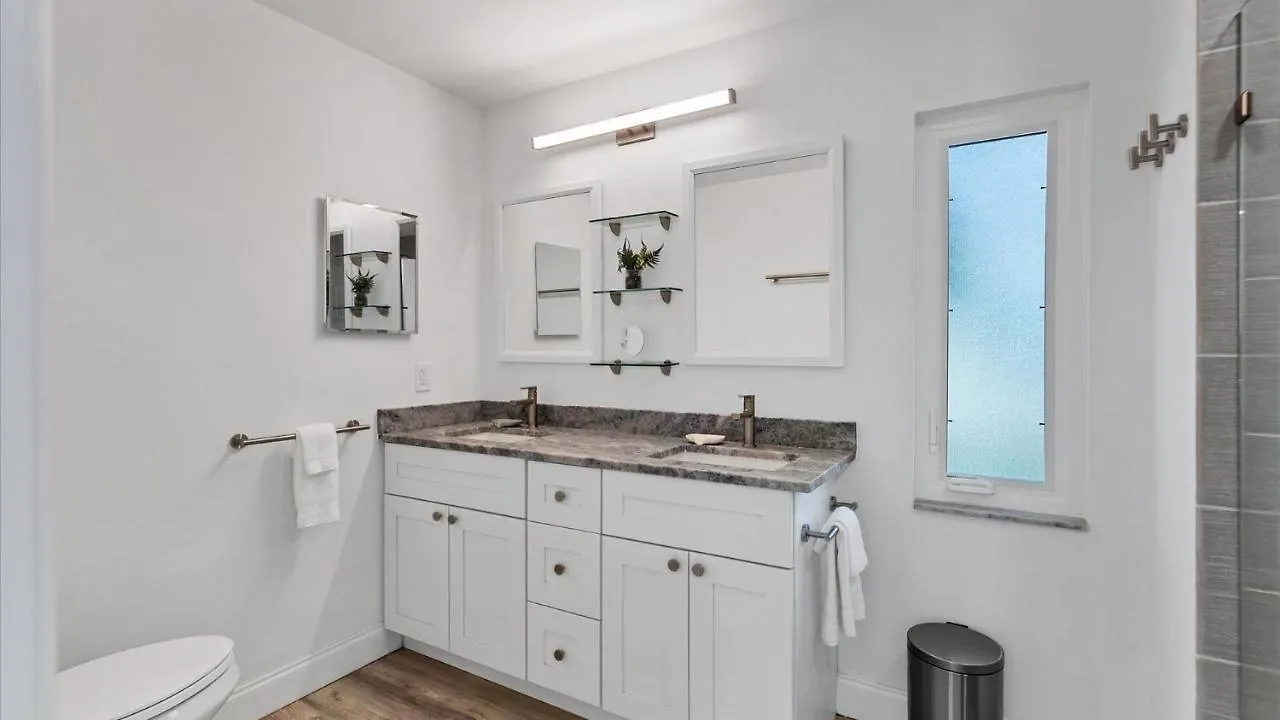 Siesta Key - 3 Bed 3 Baths Villa