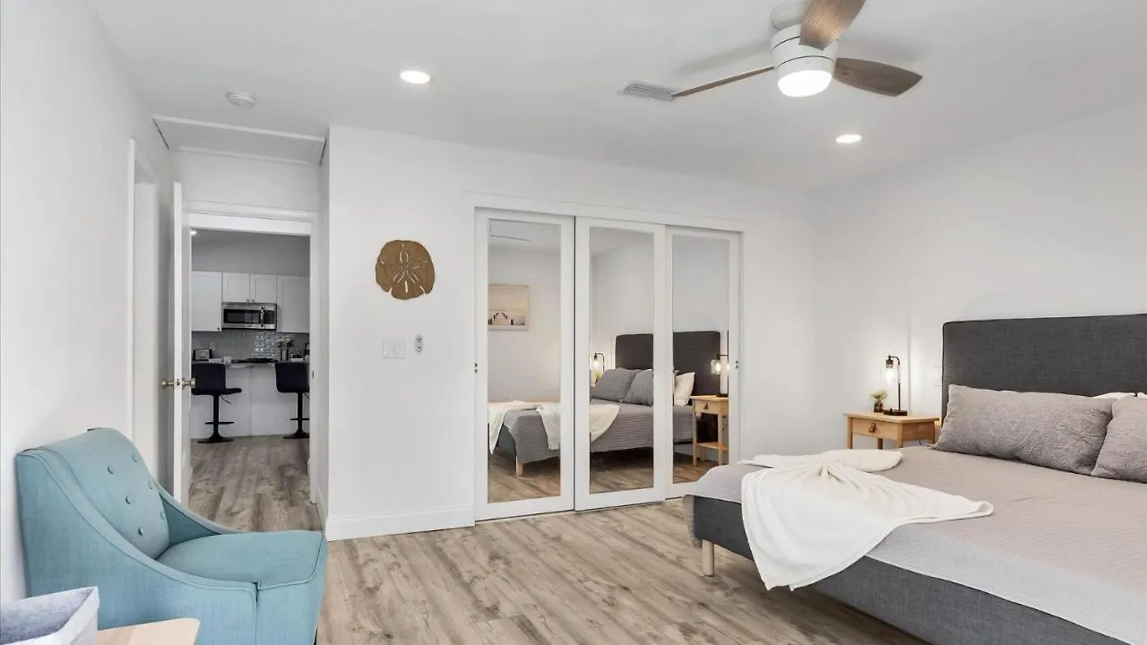 Siesta Key - 3 Bed 3 Baths Villa