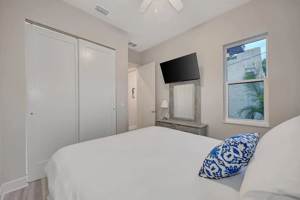 Courtyard With Pool, & Sauna Close To & Center Feriehus Sarasota
