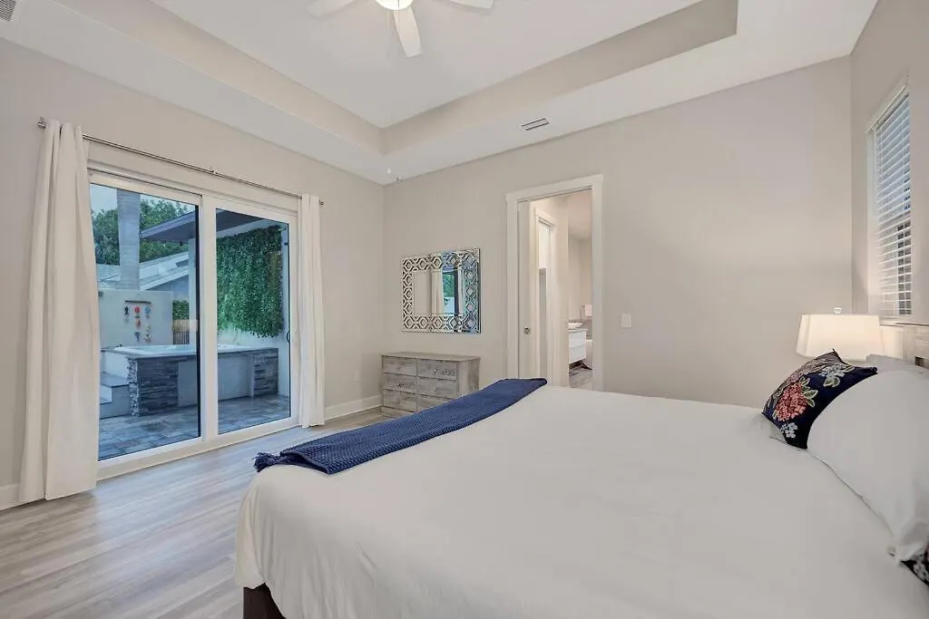 Feriehus Courtyard With Pool, & Sauna Close To & Center Sarasota