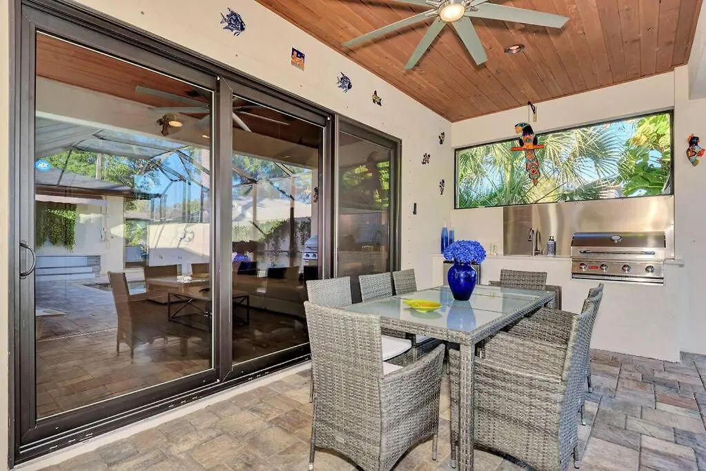 Feriehus Courtyard With Pool, & Sauna Close To & Center Sarasota