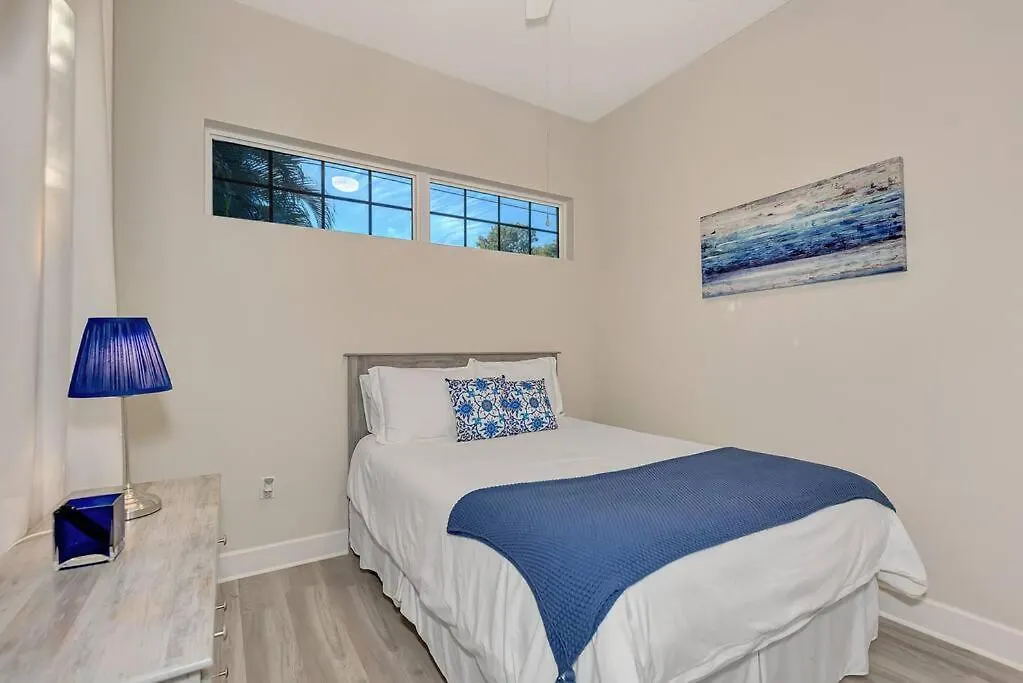 Courtyard With Pool, & Sauna Close To & Center Feriehus Sarasota