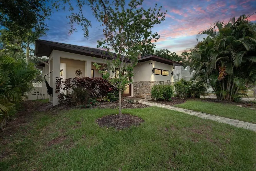 Courtyard With Pool, & Sauna Close To & Center