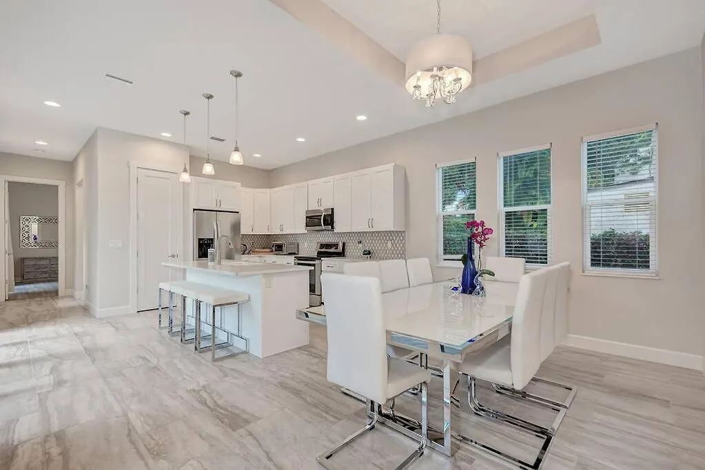 Courtyard With Pool, & Sauna Close To & Center * Sarasota