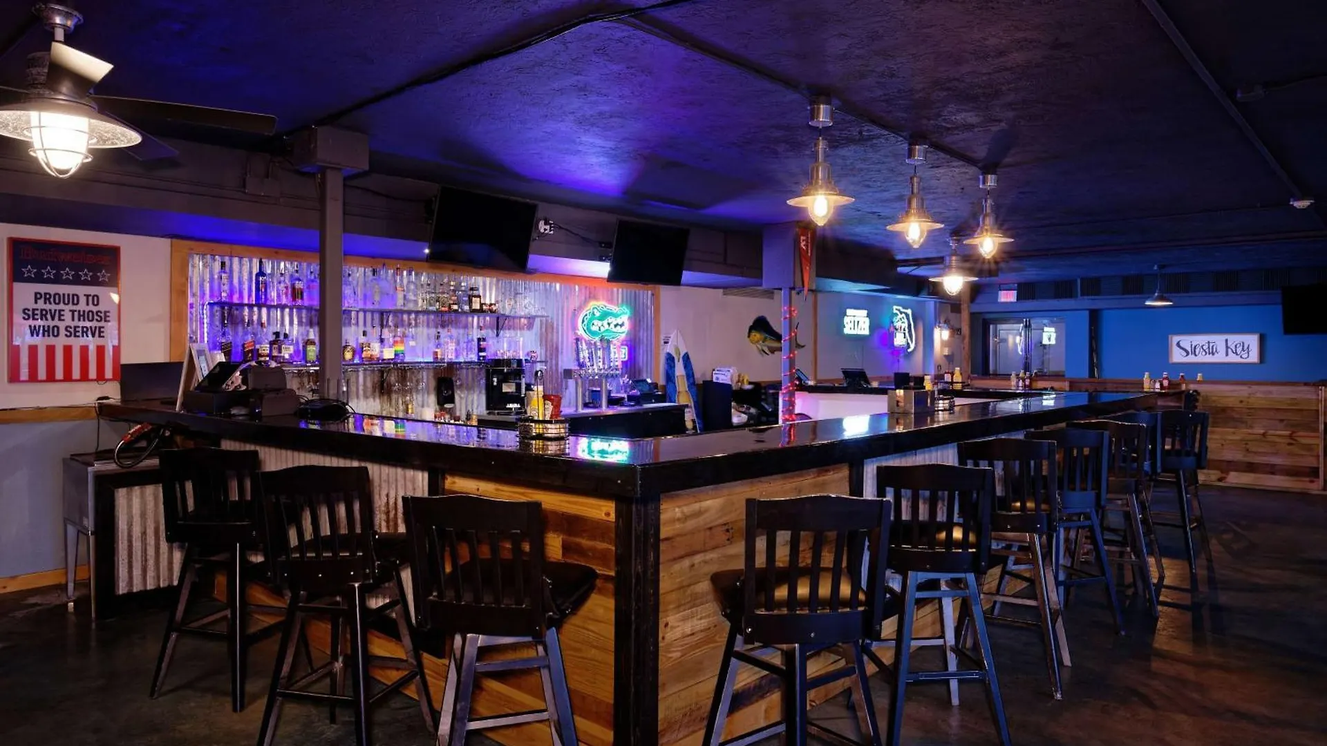 萨拉索塔海滨温德姆华美达酒店 酒店