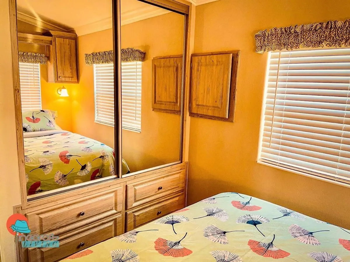 Pinecraft Tiny Holiday home