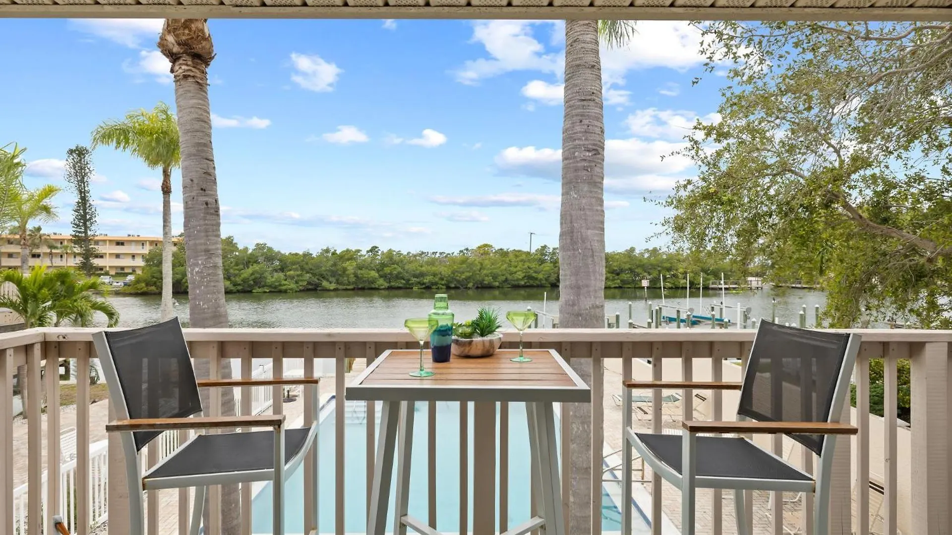 Bayside Escape-condo W Dock Pool And Near Holiday home