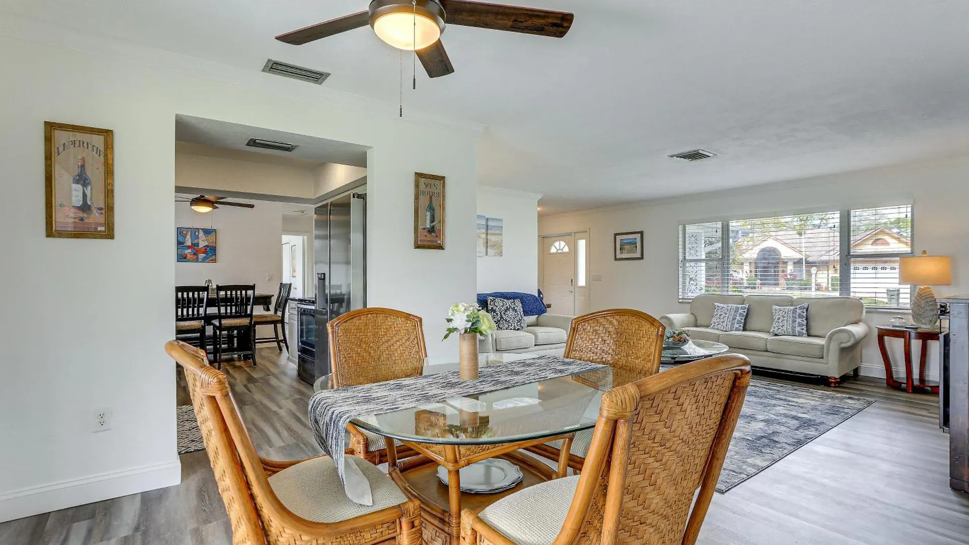 Centrally Located With Heated Pool! Sarasota