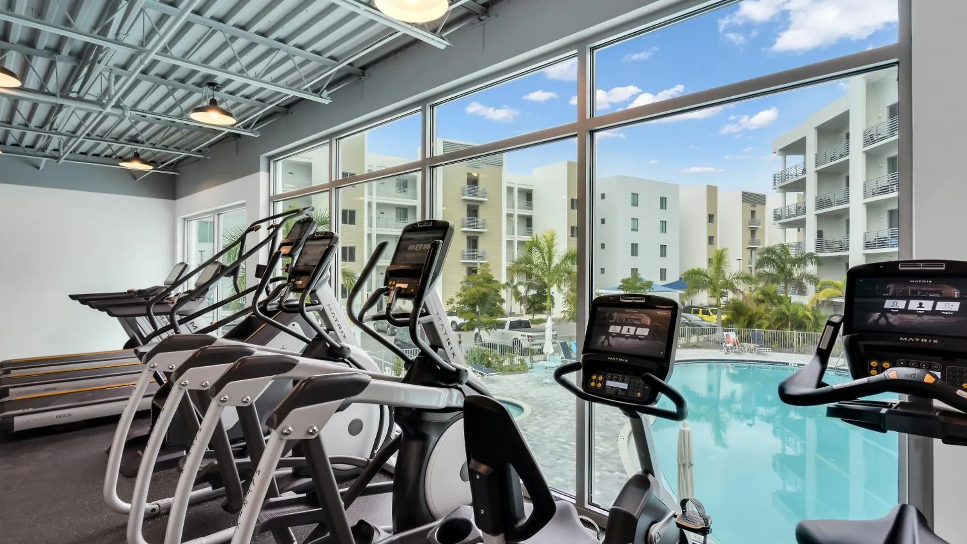 Waterside Retreat: Modern 2br, Mins To & Apartment