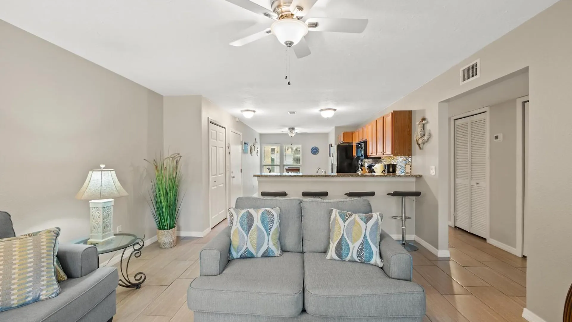 Cozy 2-bedroom In Prime Siesta Key Location Apartment