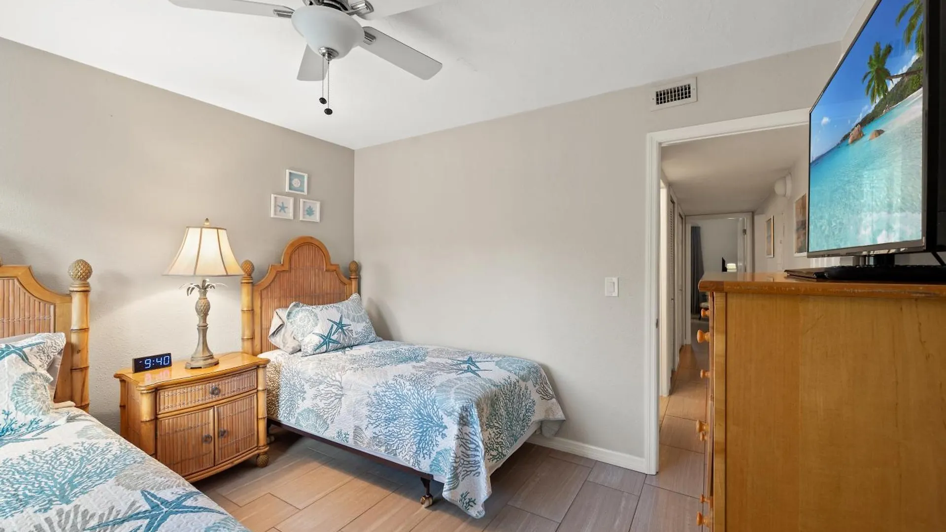Cozy 2-bedroom In Prime Siesta Key Location *