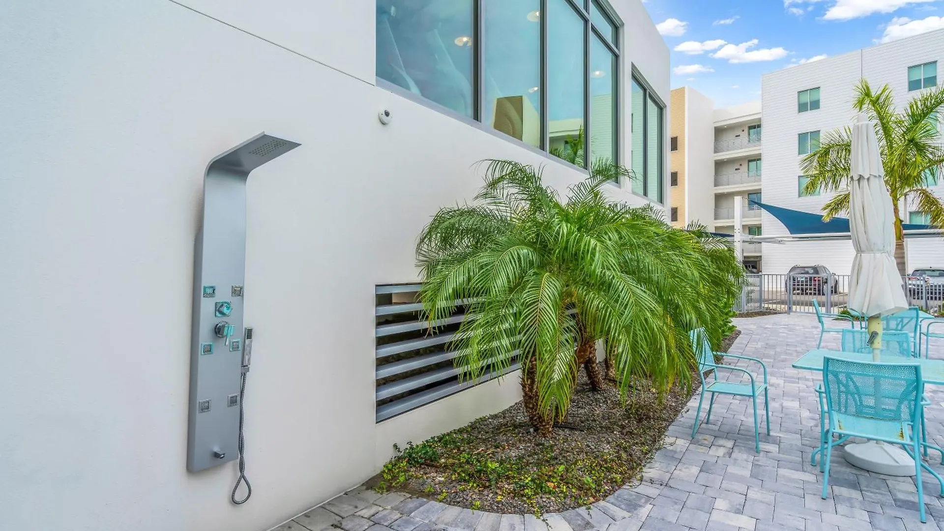 Apartment Waterside Retreat: Modern 2br, Mins To & Sarasota