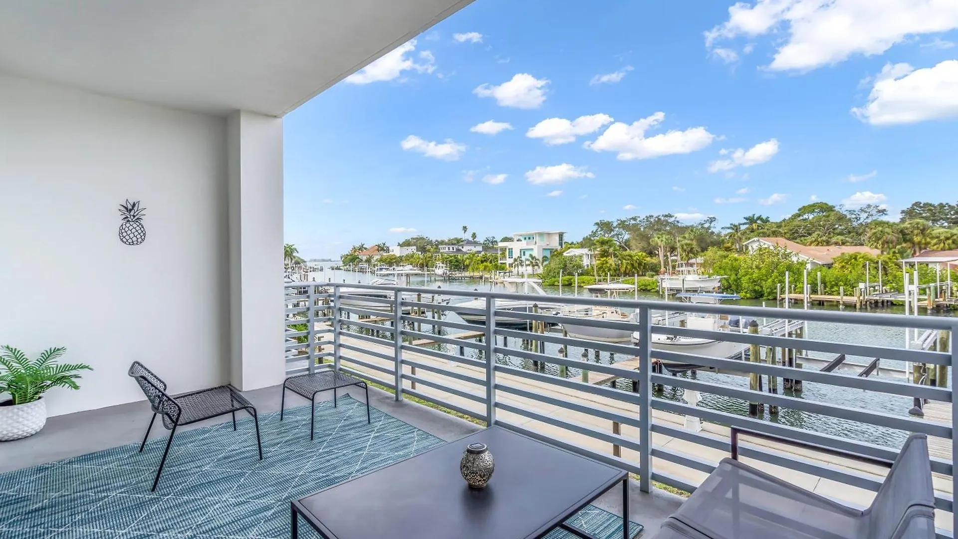Waterside Retreat: Modern 2br, Mins To &