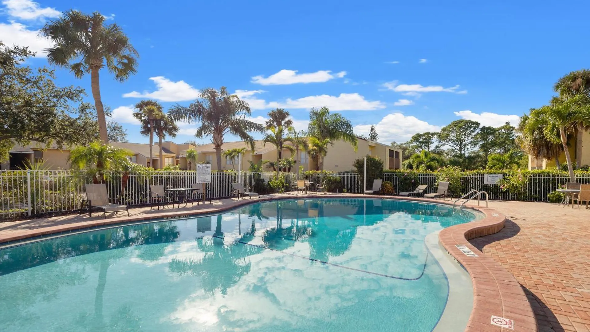 Cozy 2-bedroom In Prime Siesta Key Location Sarasota
